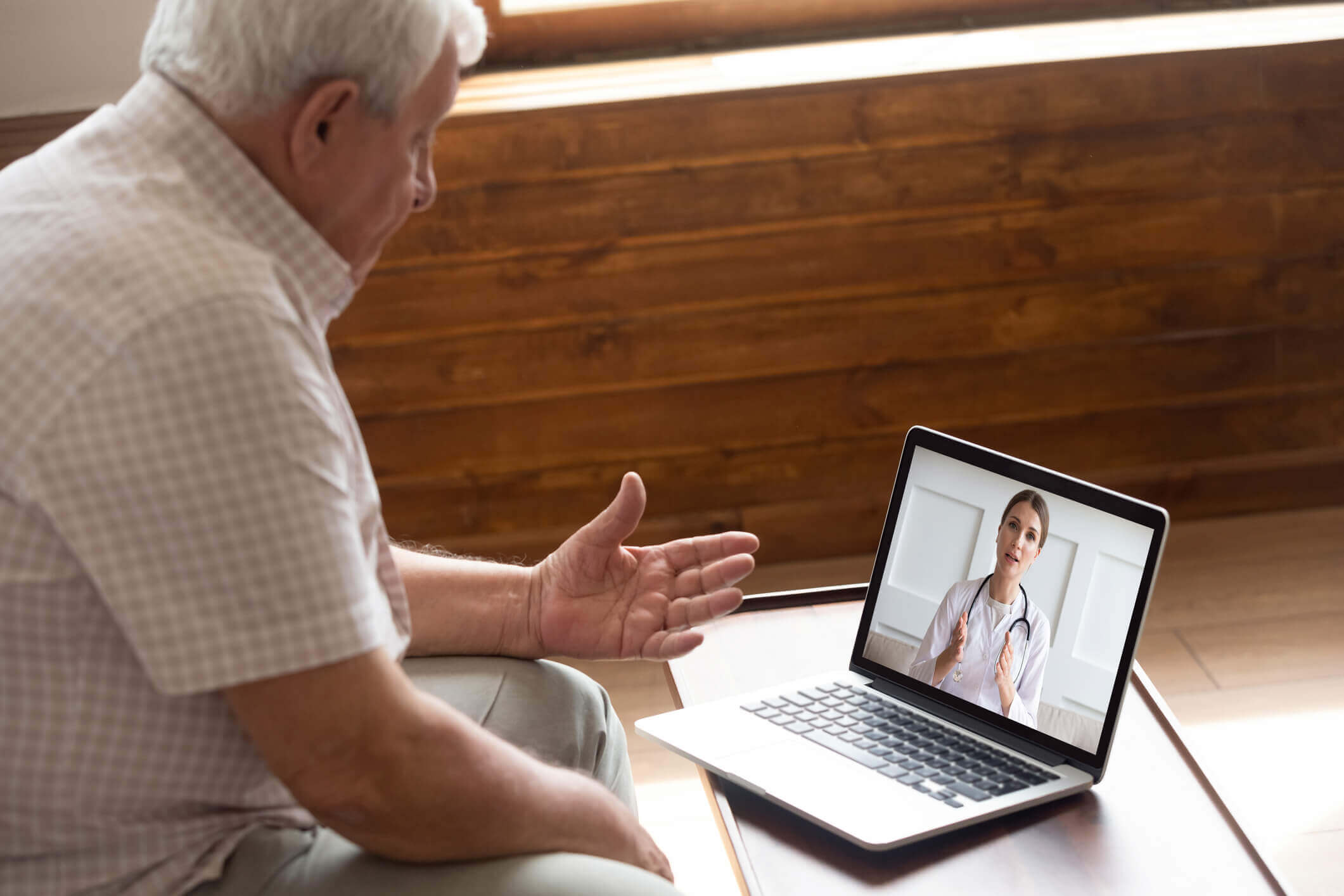 A old man On telemedicine call